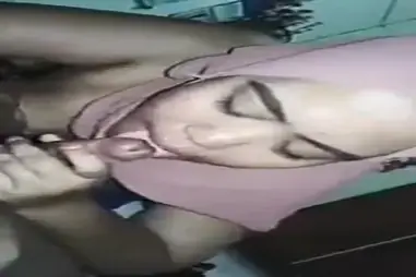 Jilbab Pink Kulum Kontol Ganas Sampai Basah Lumer HD